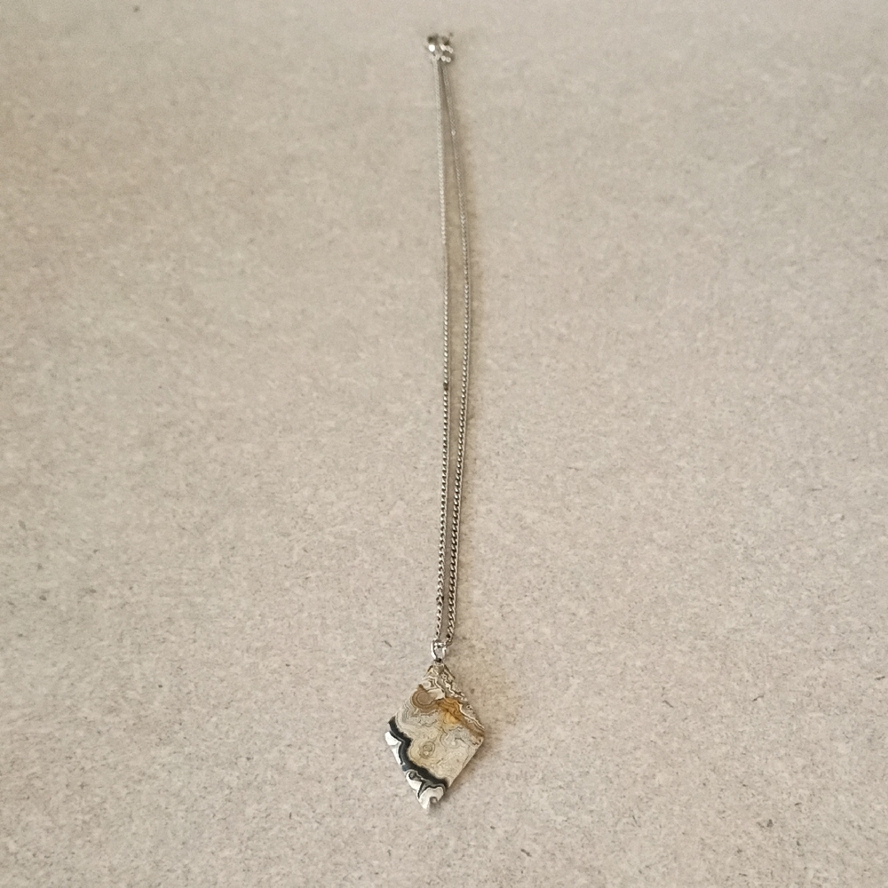 Vintage Necklace with Beige and Gold Agate Pendant On Silver Tone 20" Chain